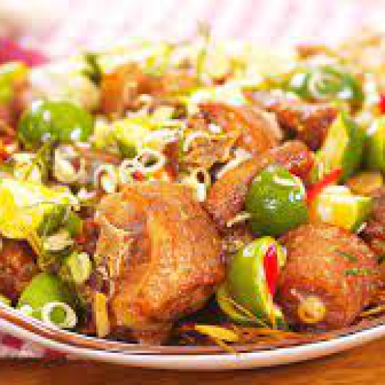 Đuôi heo chiên mắm