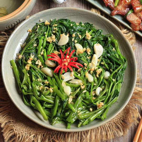 rau muống xào tỏi